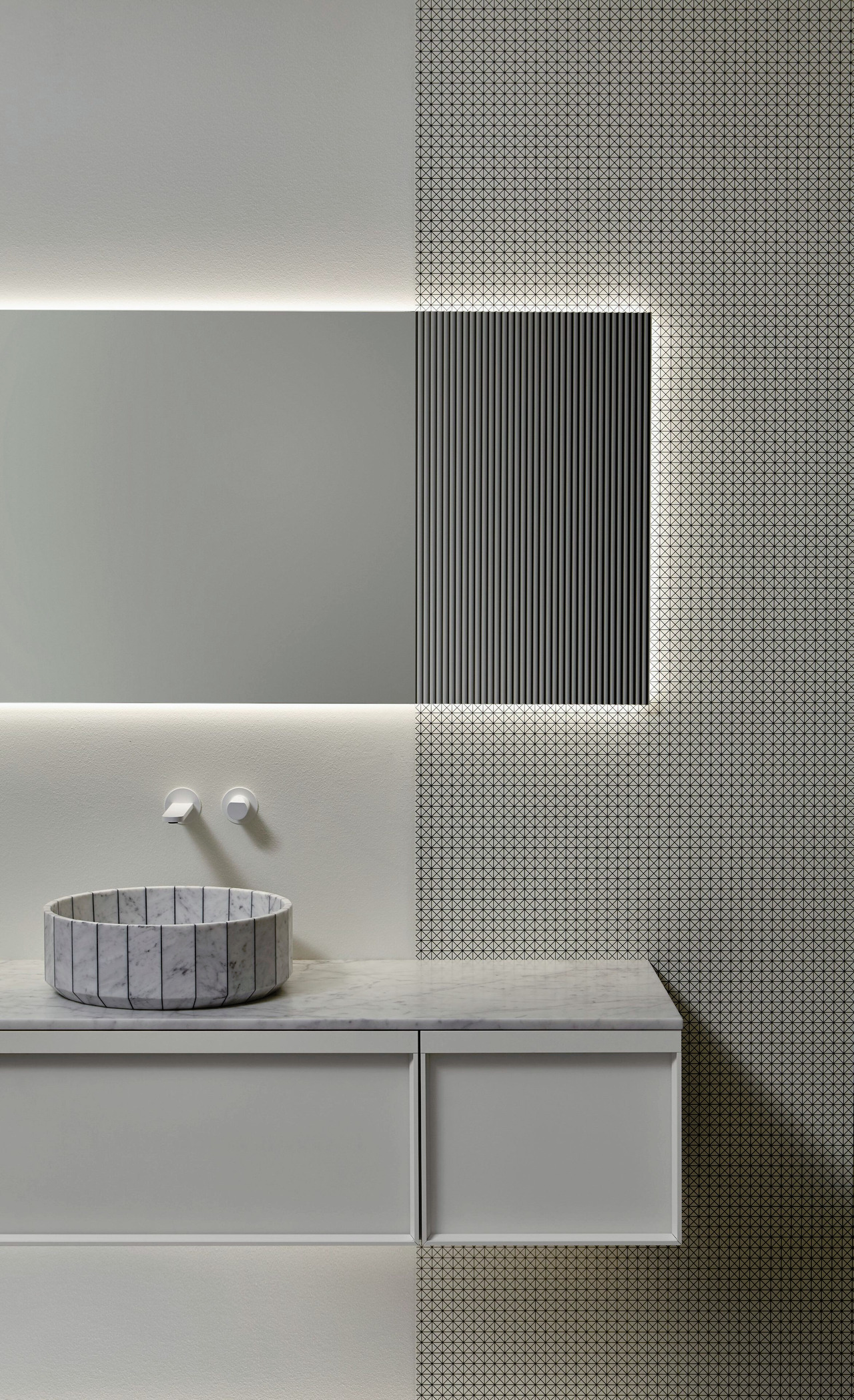 Distinto Mirror, view 4