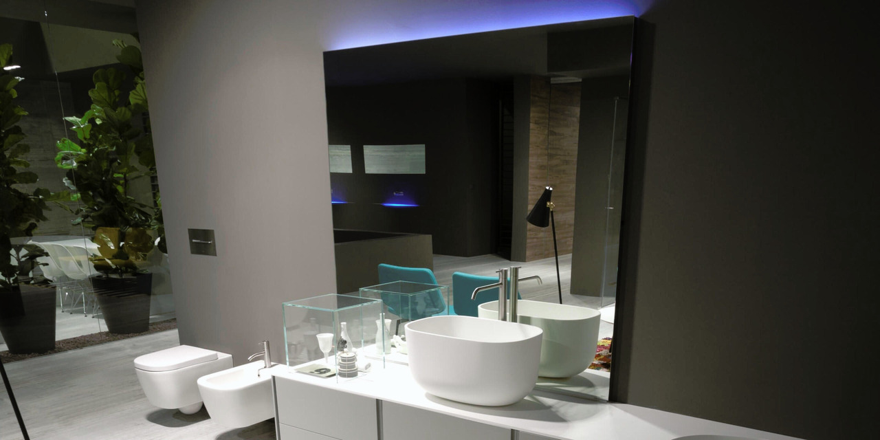 Flash Wall Mirror with LED Lighting, view 2