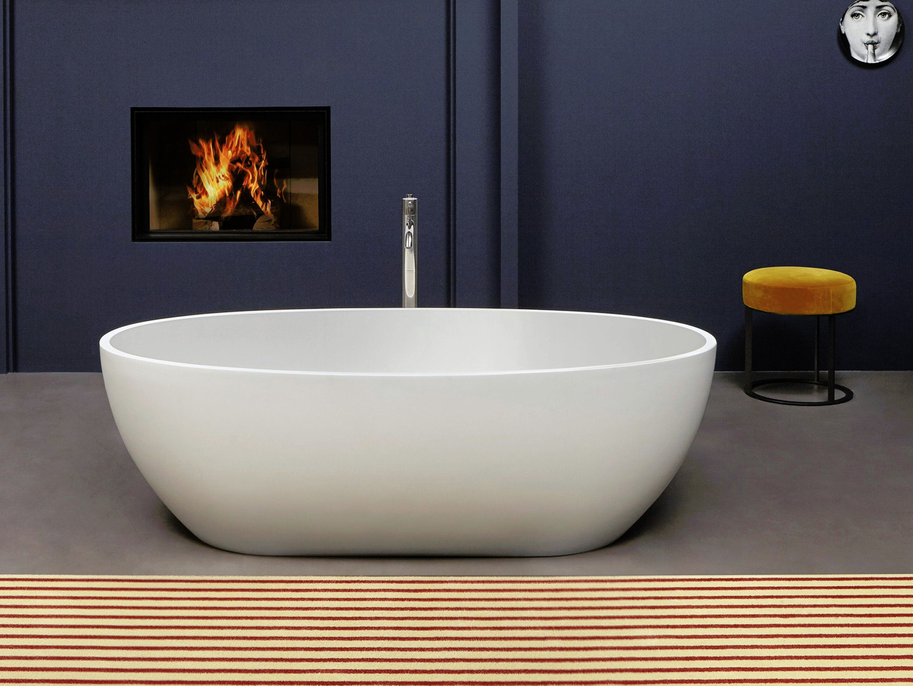 Reflexlight Freestanding Oval Bathtub