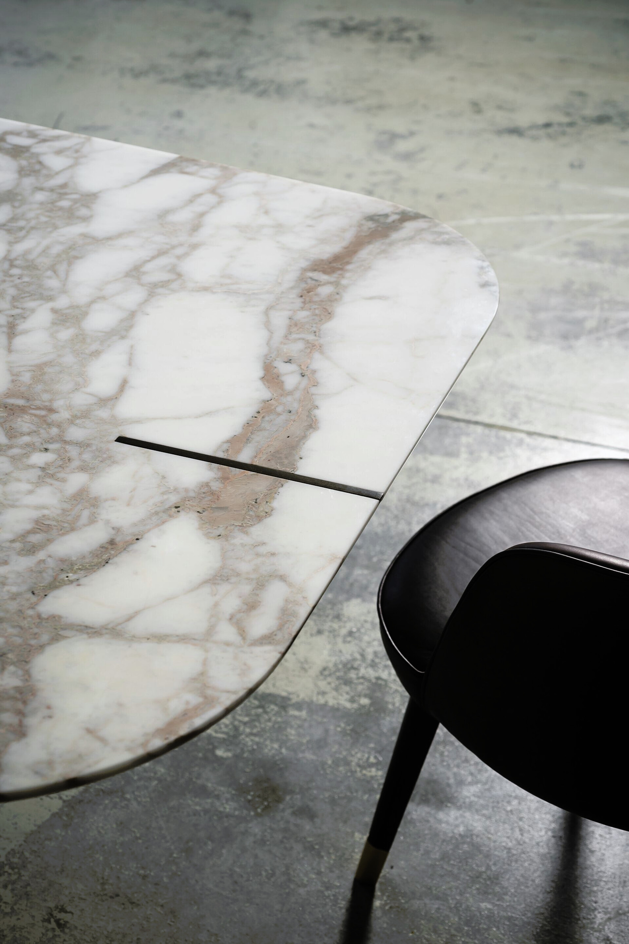 Romeo Table, view 7