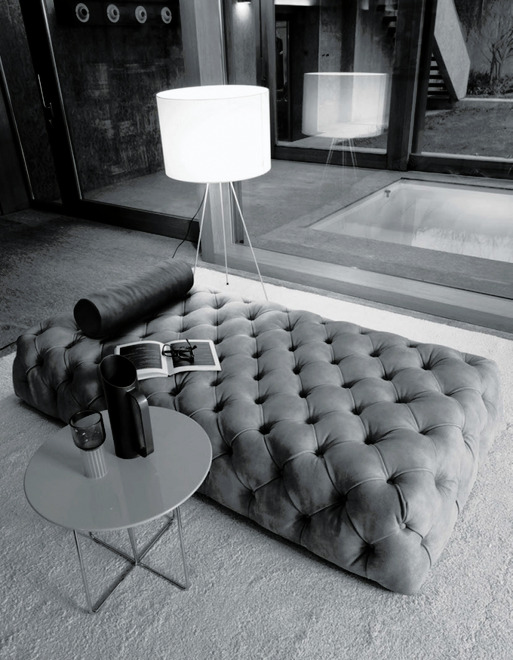 Rollking Desiree Sofa, view 5