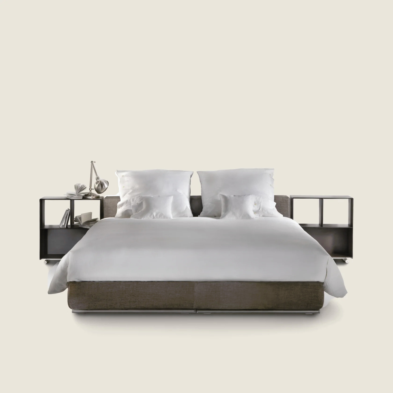 Groundpiece slim Bed