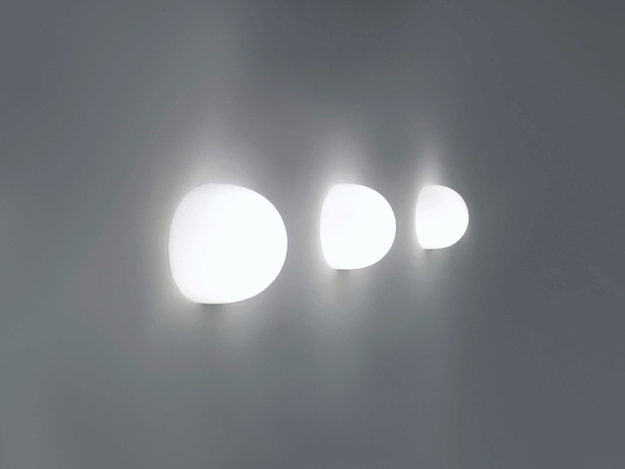 Glo-Ball Wall by Flos, view 4