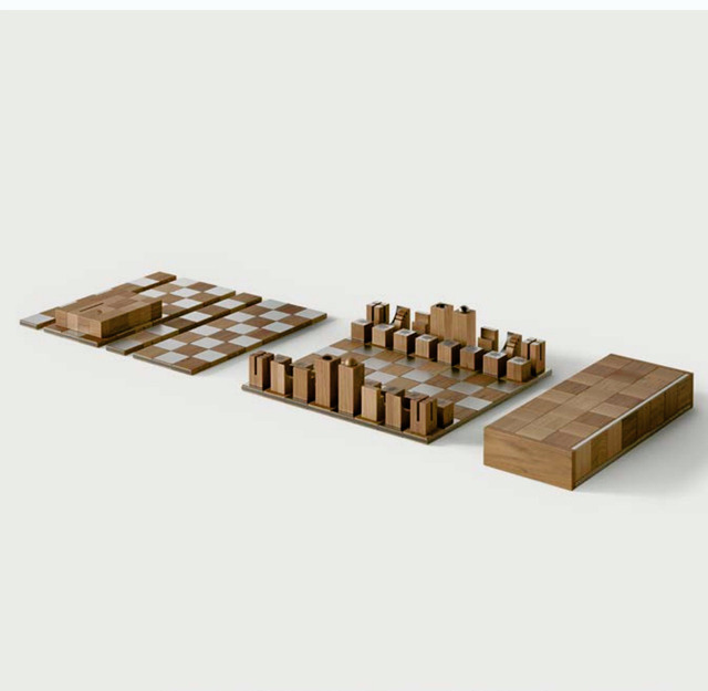 En passant Game Table by Giorgetti