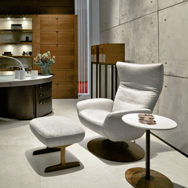 Magica Armchair by Giorgetti, view 3