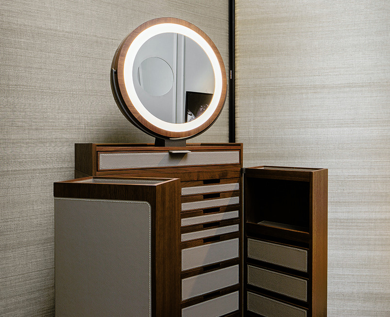 Oro Cabinet by Giorgetti, view 3