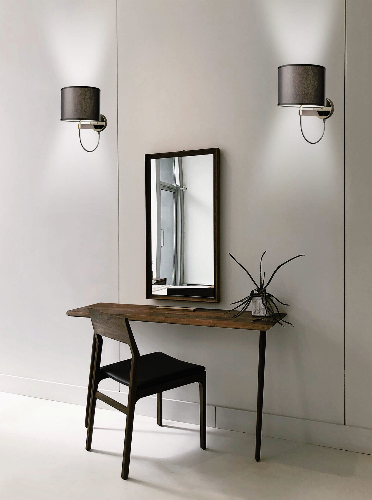 Lily Wall Light
