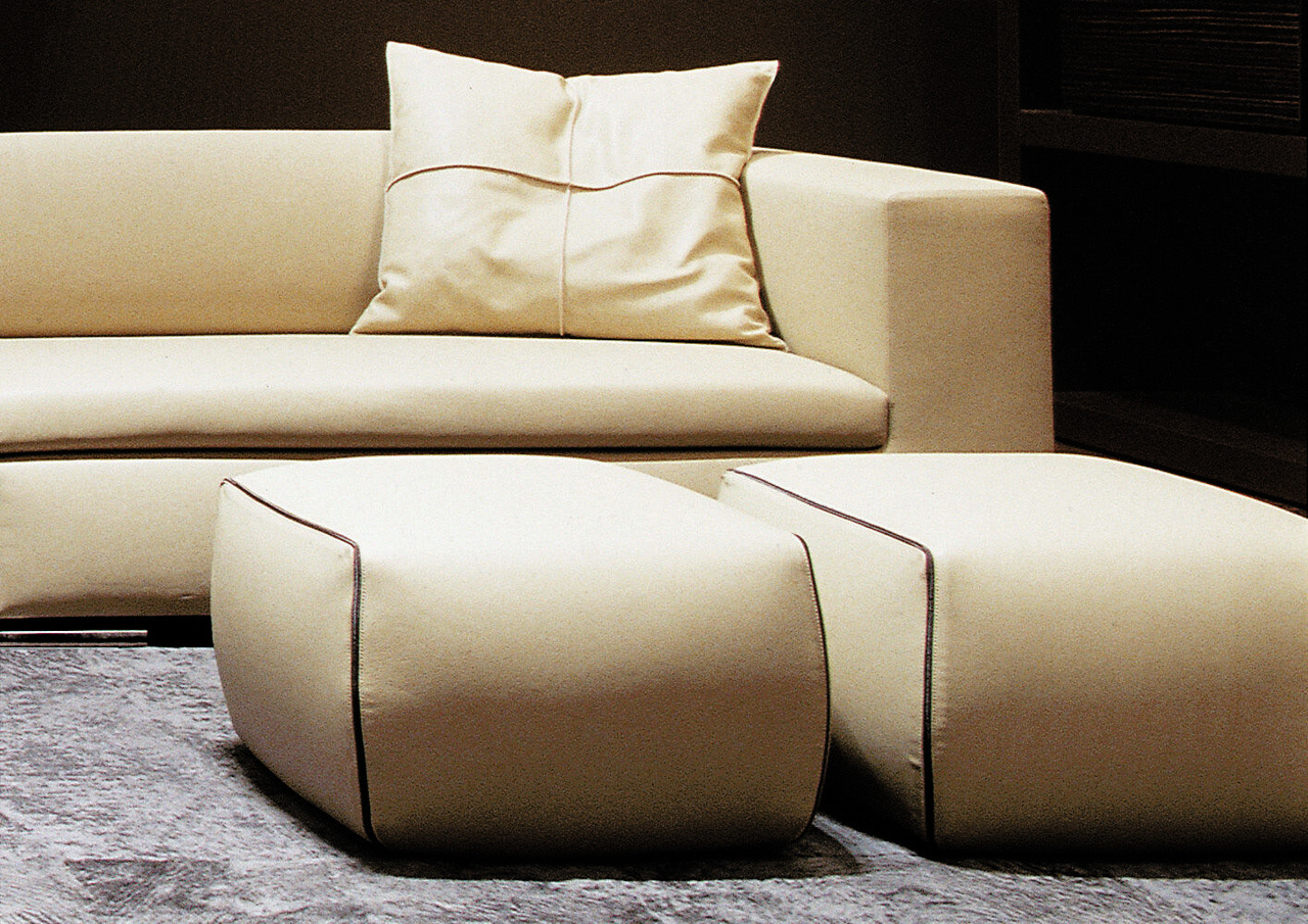Botero Pouf, view 3