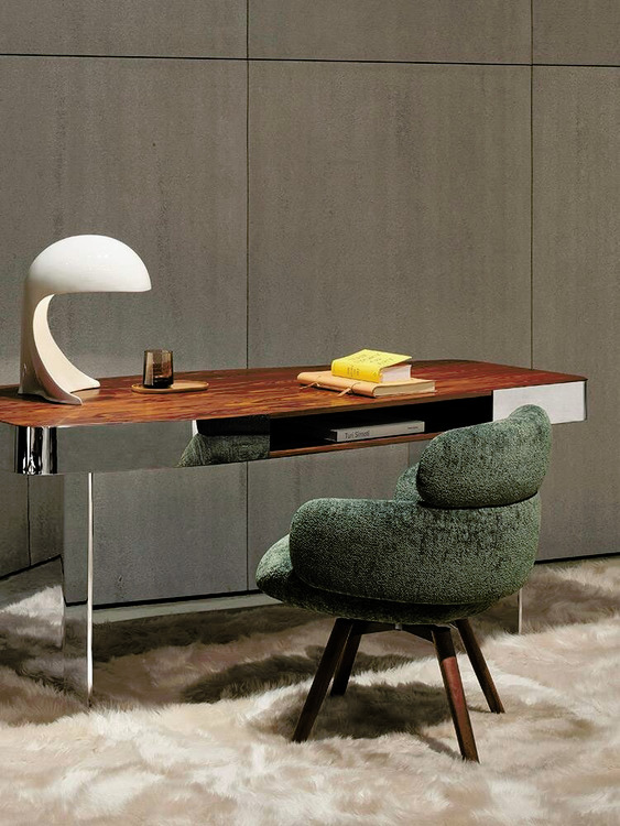 Vivienne, view 7