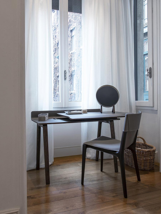 Iren Desk, view 4