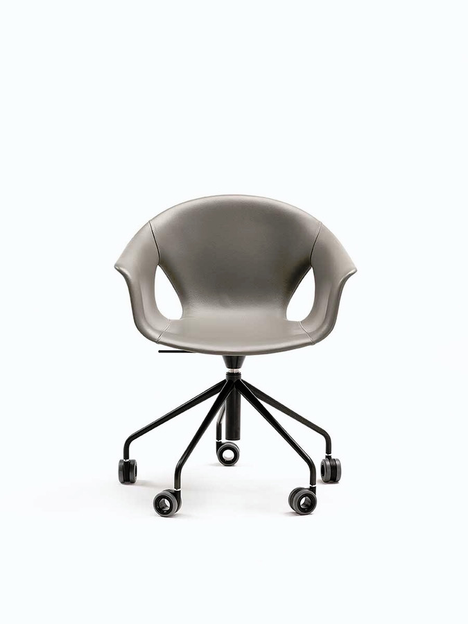 Ginger Ale Armchair by Poltrona Frau, view 5