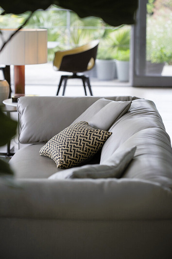 John-John Sofa, view 5