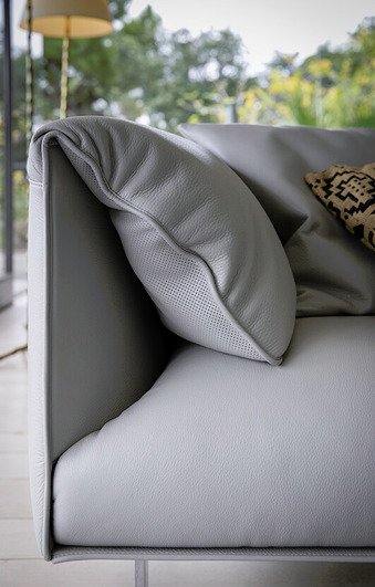 John-John Sofa, view 7