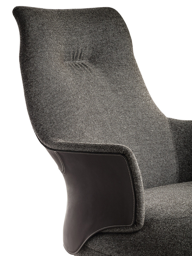Assaya Armchair by Poltrona Frau, view 10