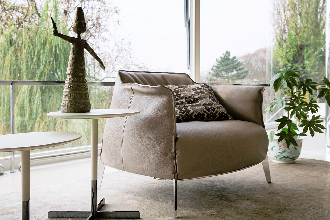 Archibald Gran Comfort Armchair