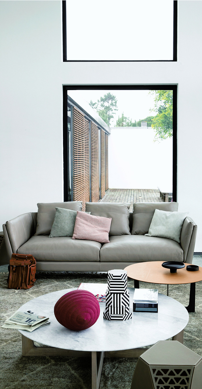 Bretagne Sofa, view 2