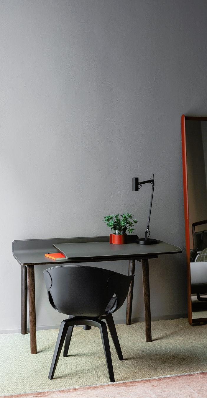 Iren Desk, view 2