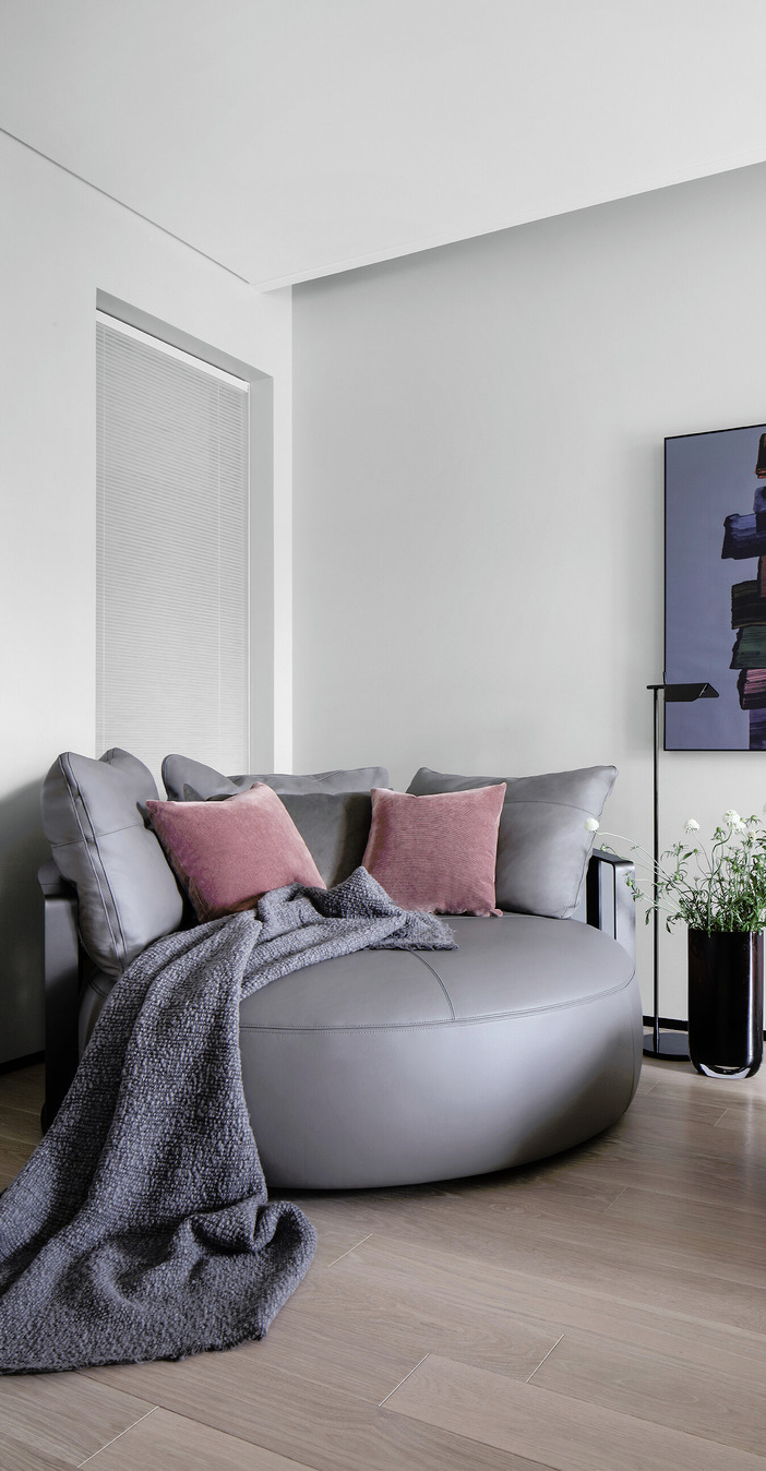 Scarlett Sofa, view 2