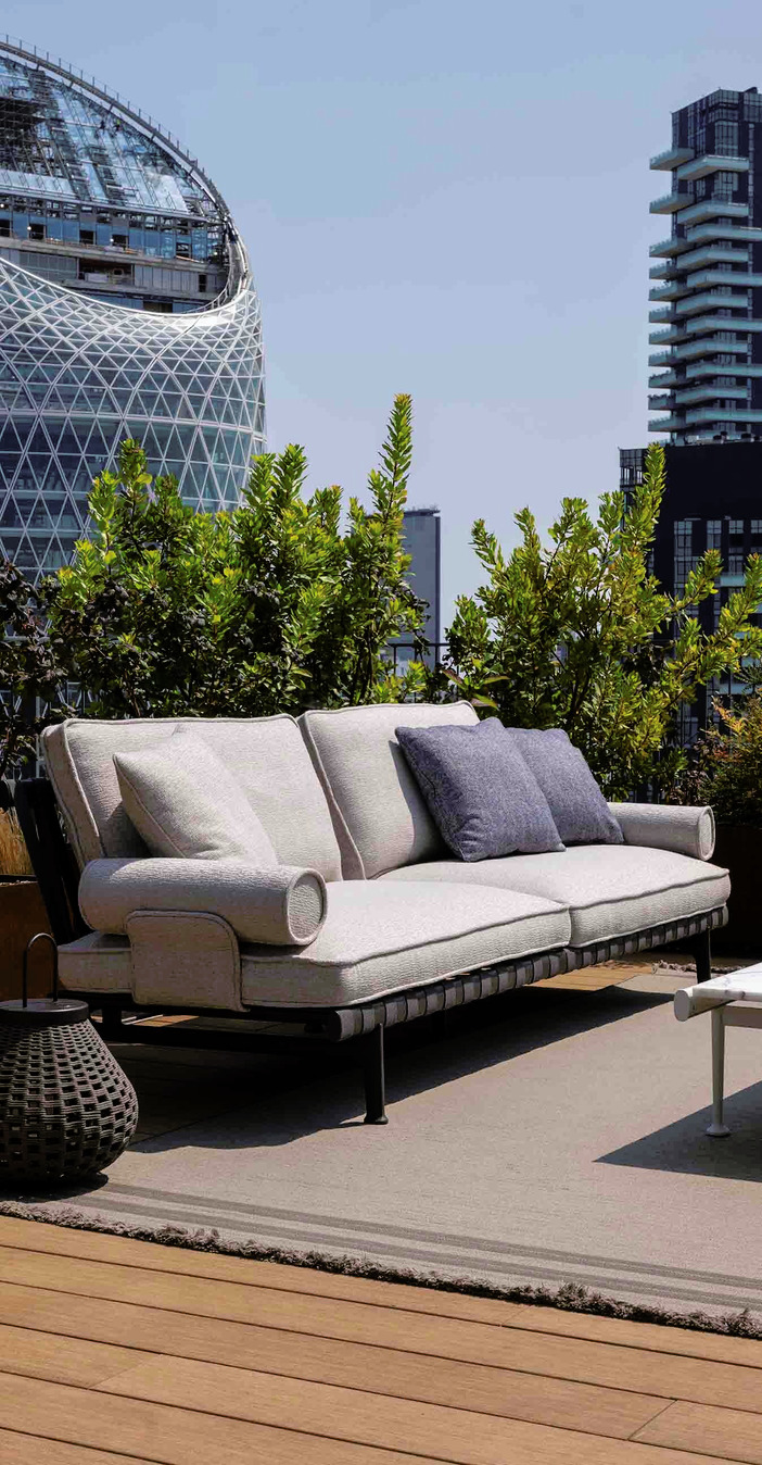 Souvenir d'Italie Outdoor Sofa, view 2