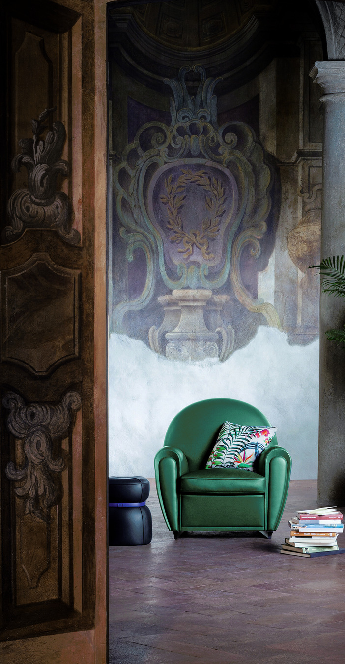 Vanity Fair XC Armchair, view 2