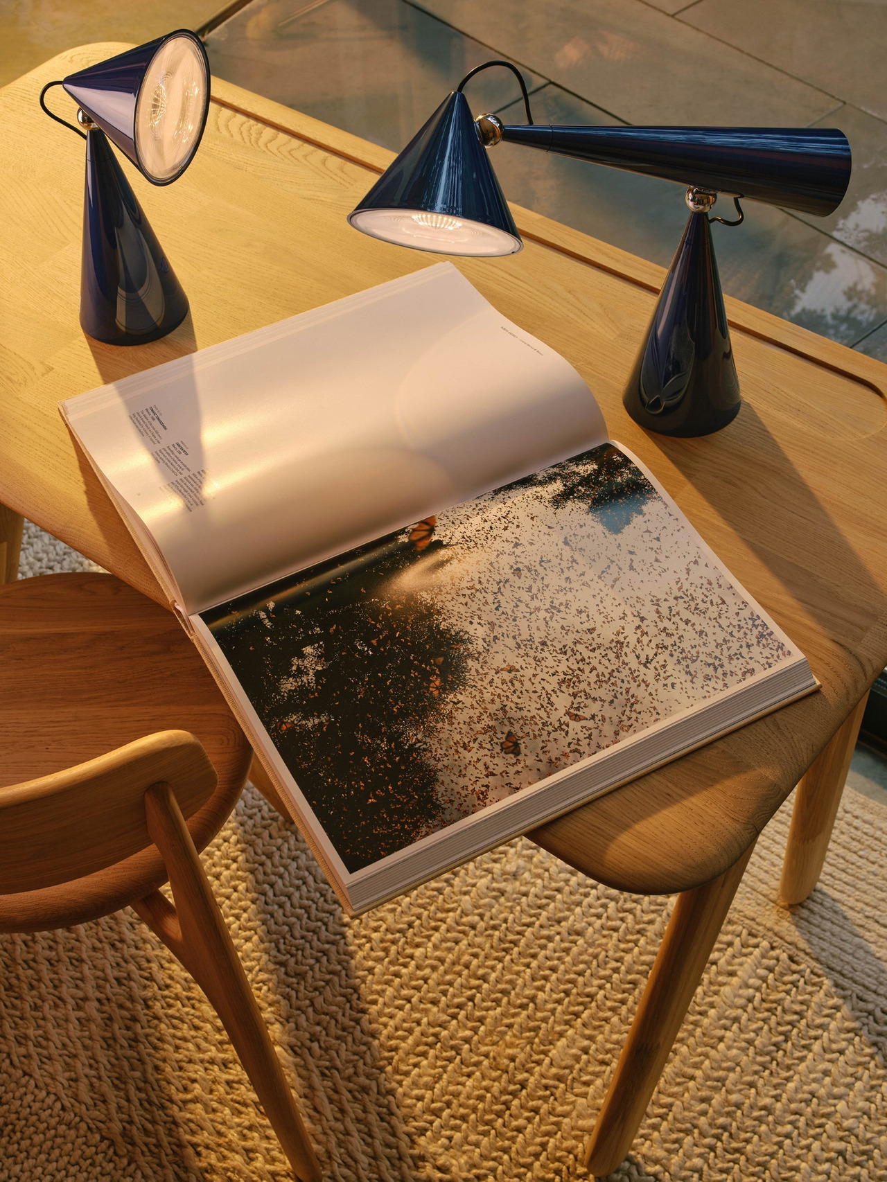 Pose Task Table Lamp