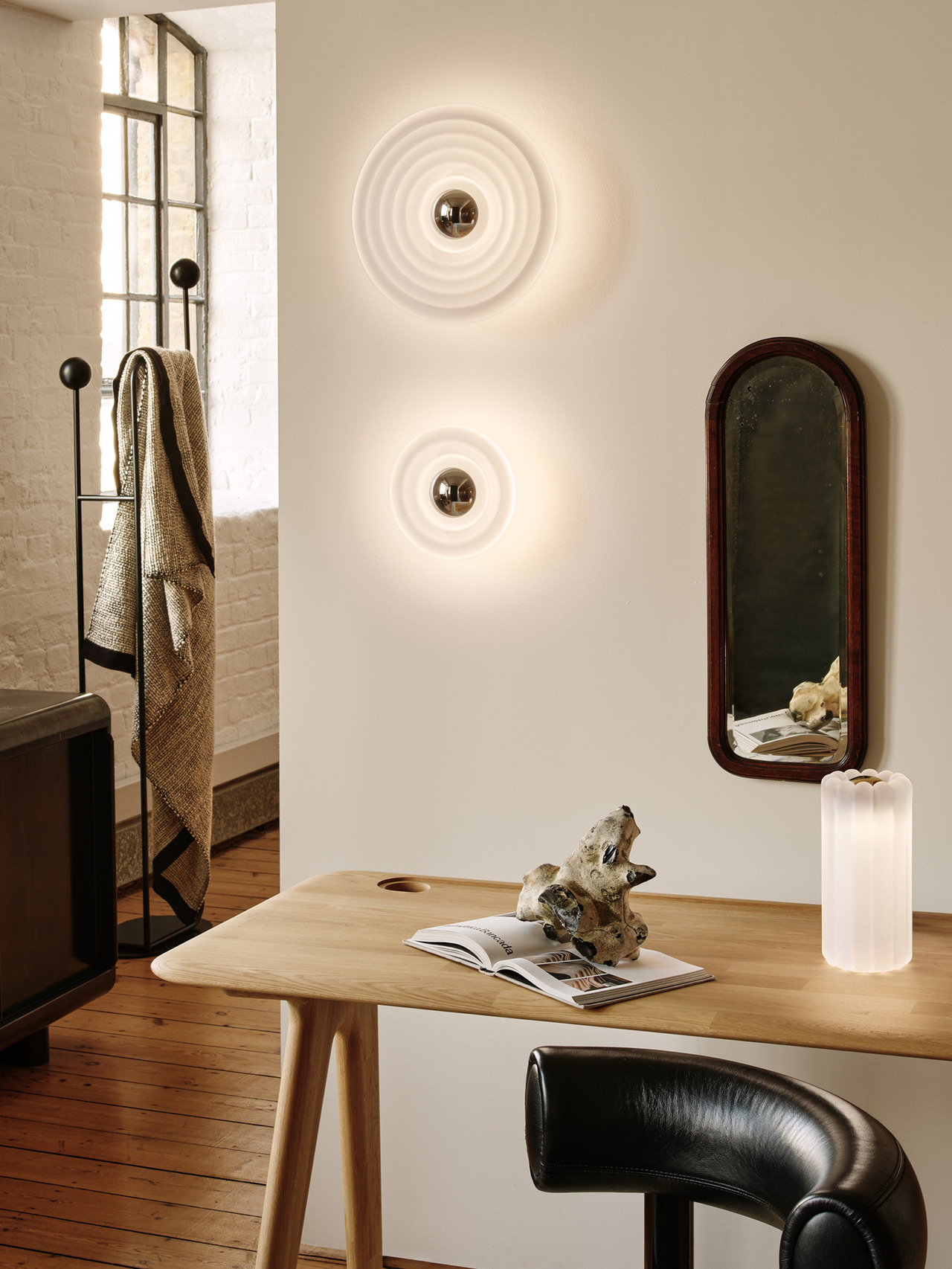 PRESS Frosted Table Light