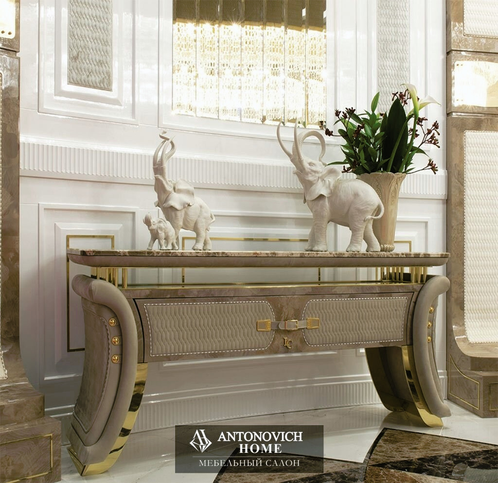 La Contessina Miracle Living Room, view 5