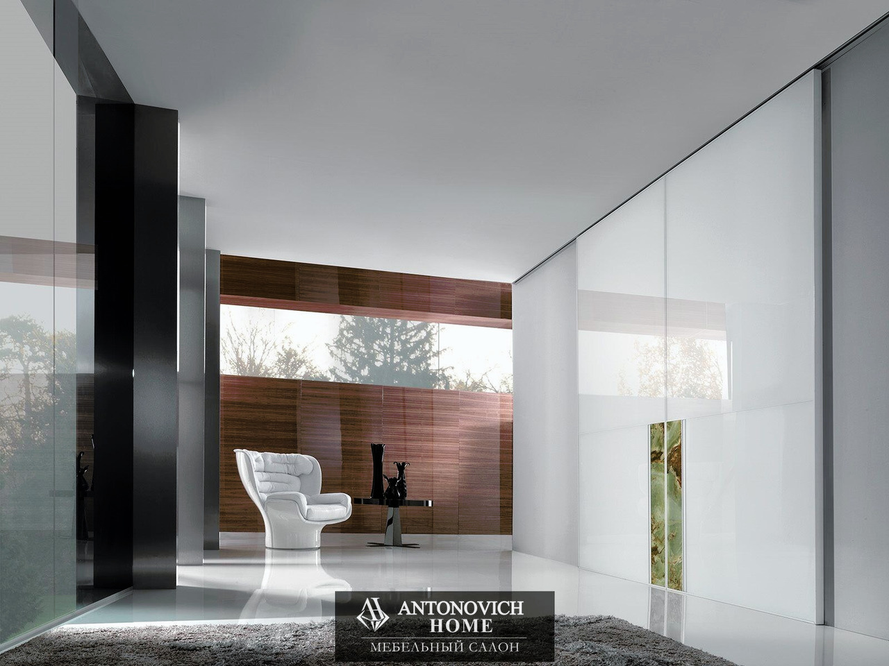 Longhi Elda Armchair, view 2