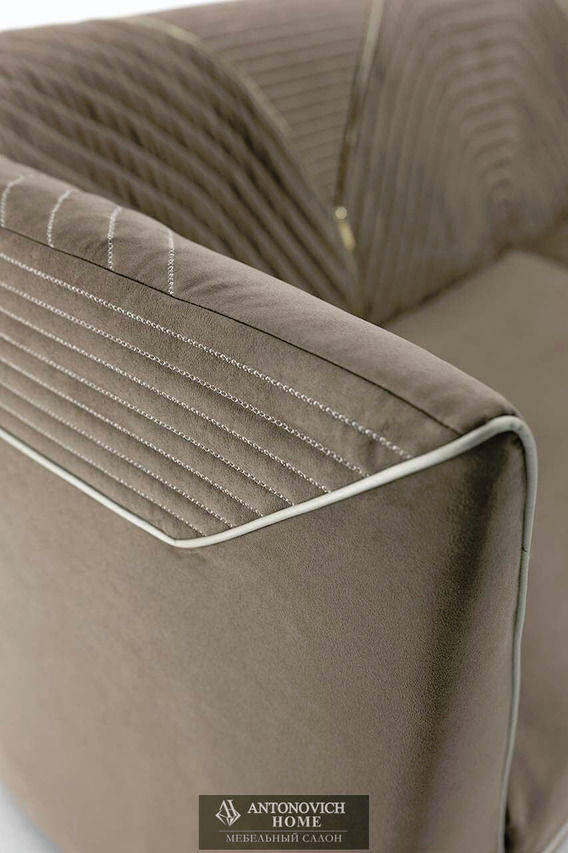 Vittoria Frigerio Ranieri Sofa, view 9