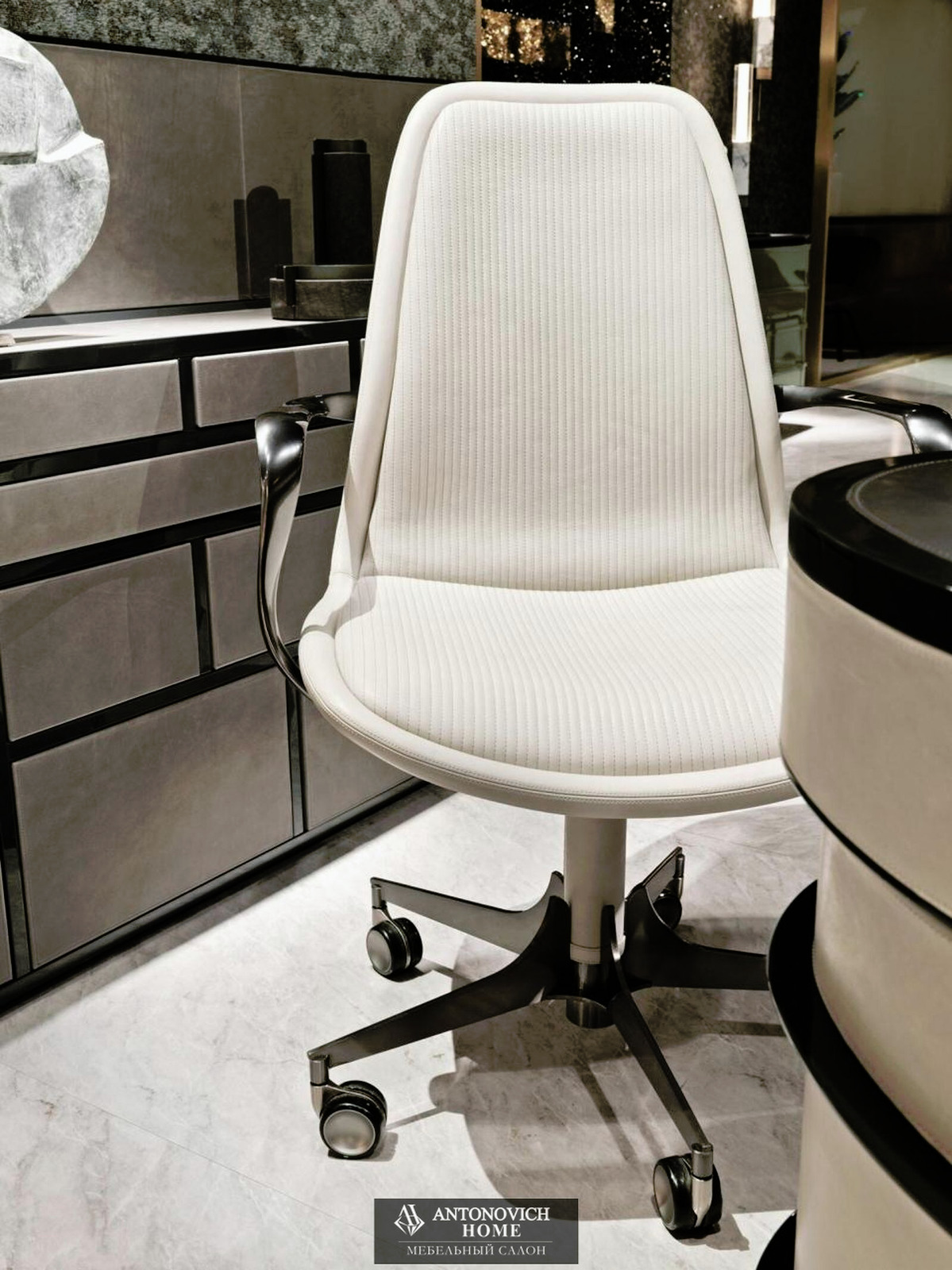 Visionnaire Wall Street Office Furniture, view 5