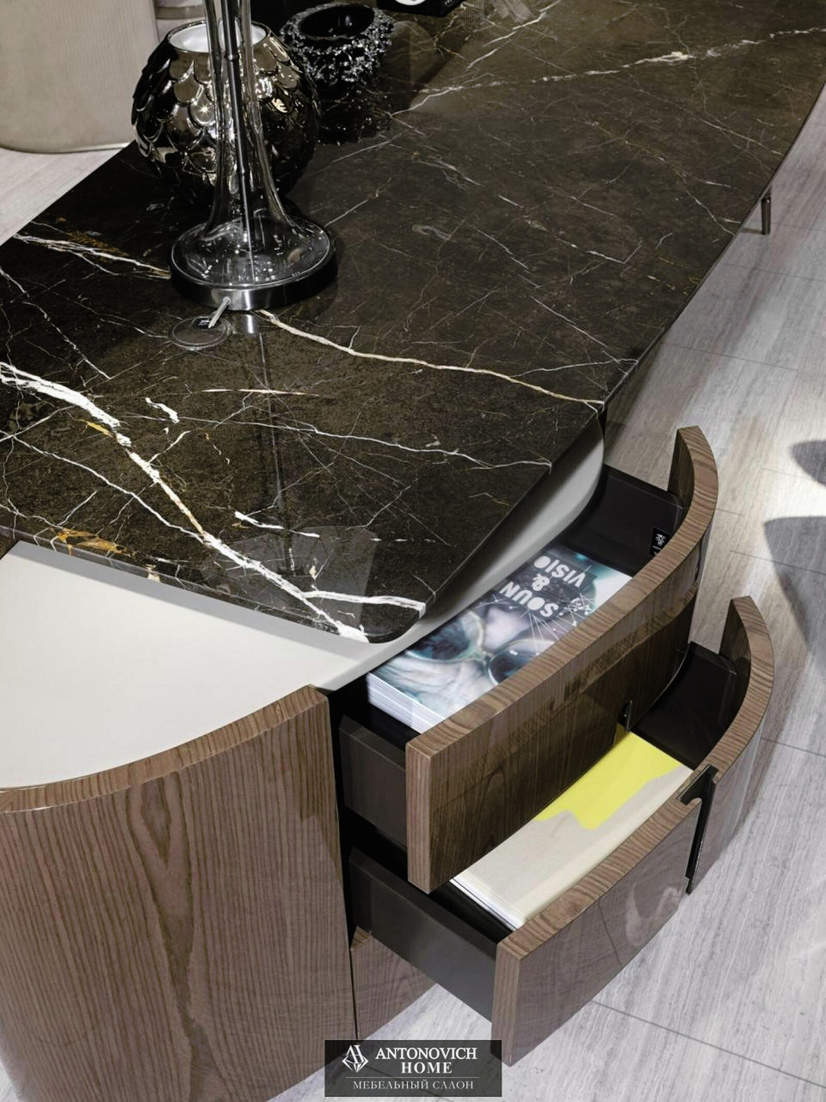 Visionnaire Wilshire Desk, view 3