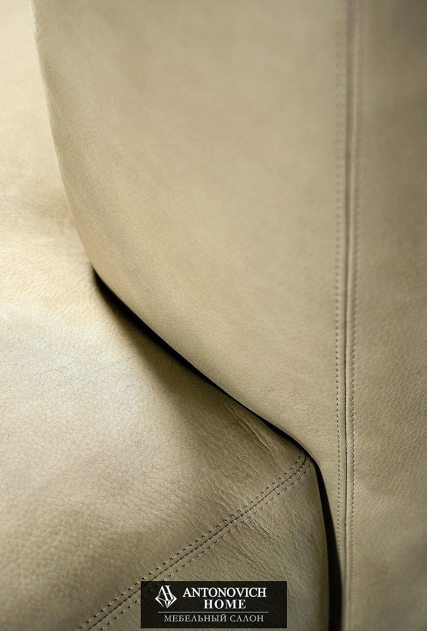 Baxter Clara Sofa, view 4