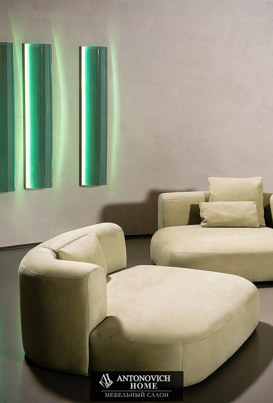 Baxter Clara Sofa, view 3