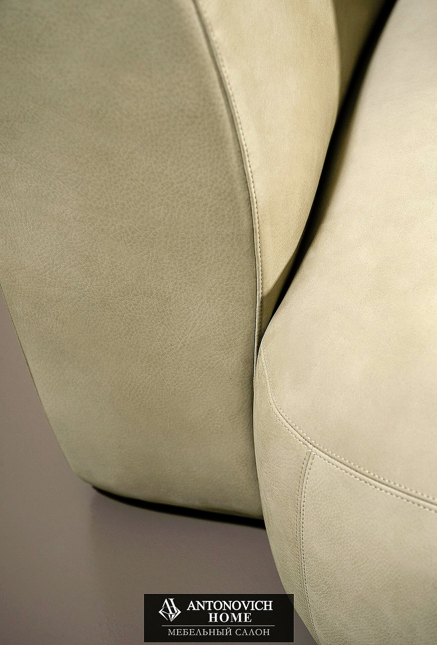 Baxter Clara Sofa, view 6