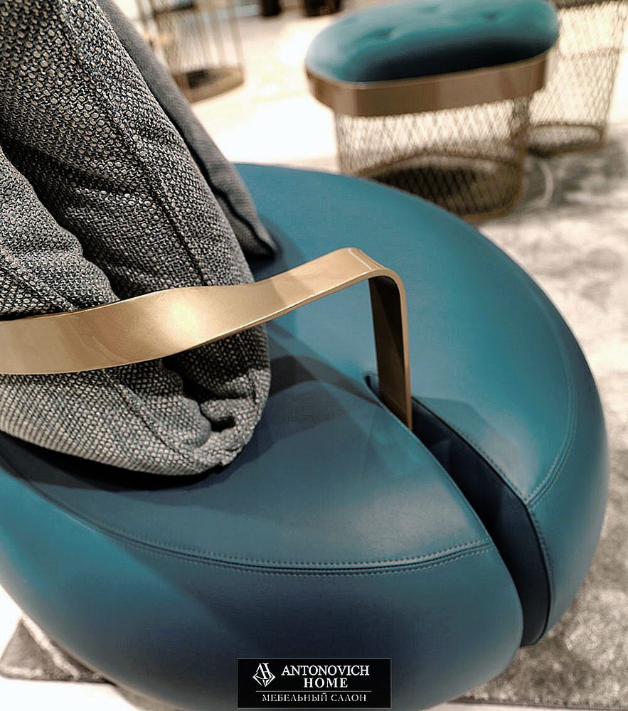 CorteZari Botero Armchair, view 3