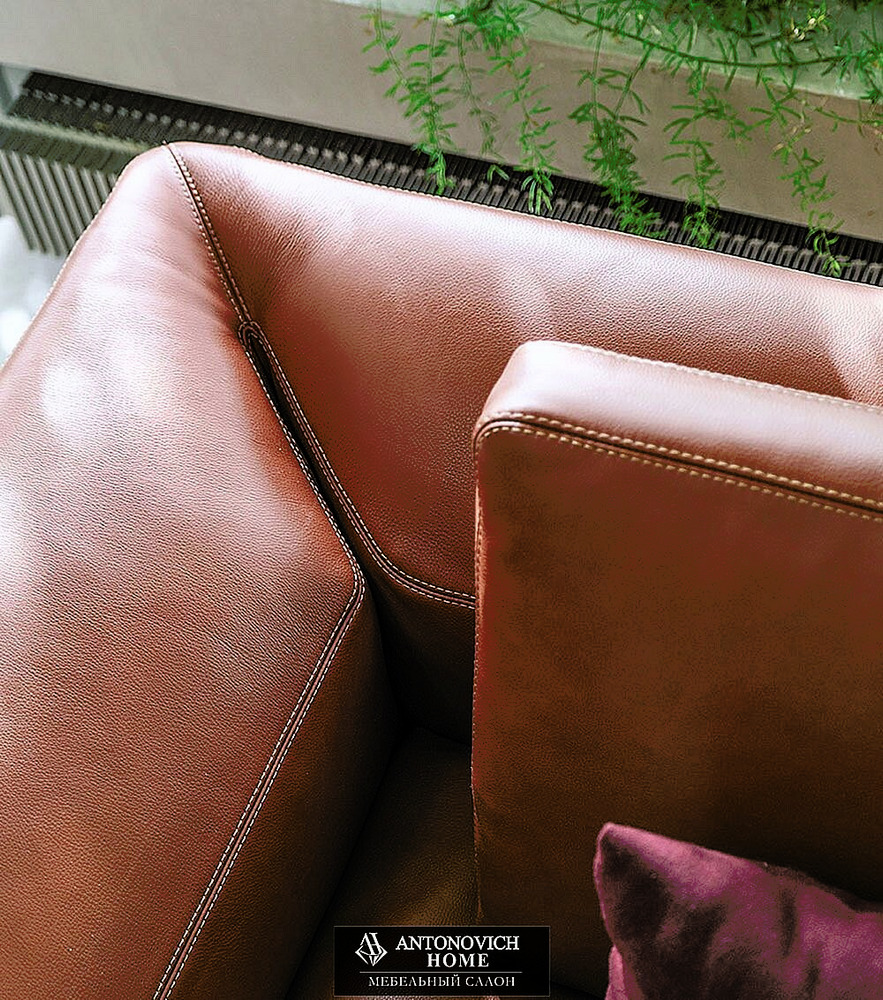 Diva Sofa by CorteZari, view 4