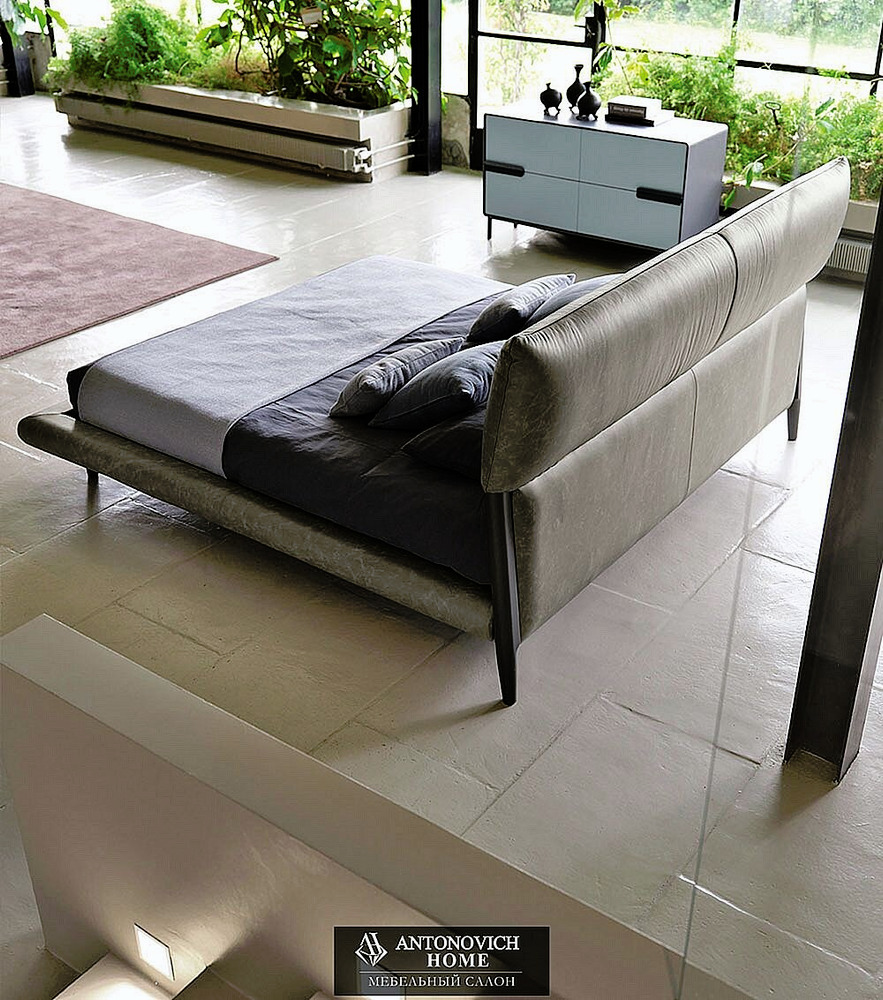 Herman Bed by CorteZari, view 2