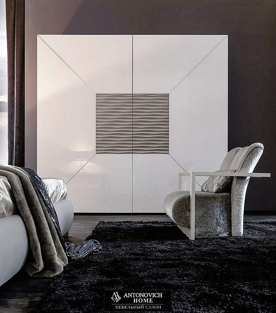 CorteZari Leon Armchair, view 4