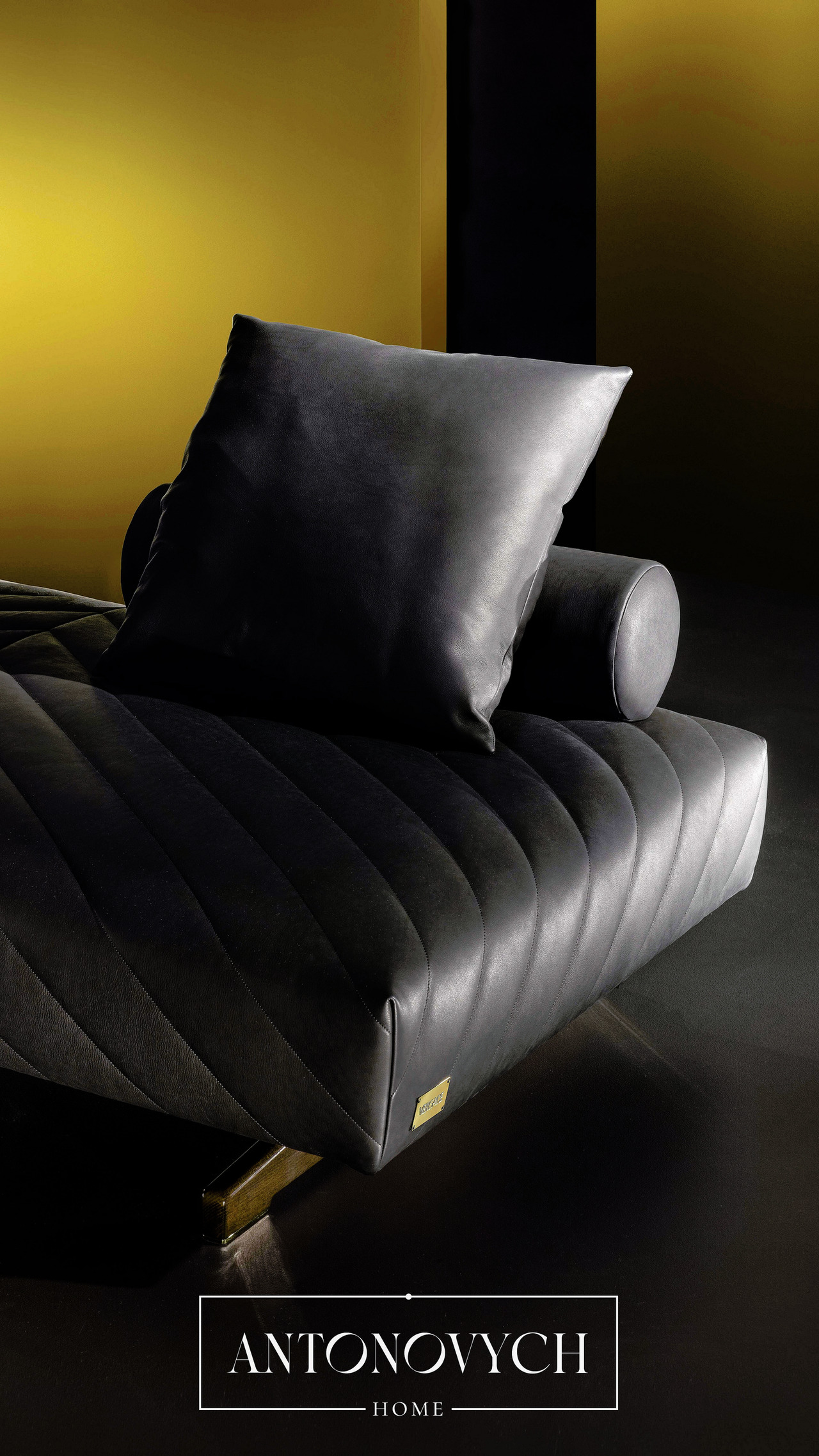 Versace Home Discovery Sofa, view 3
