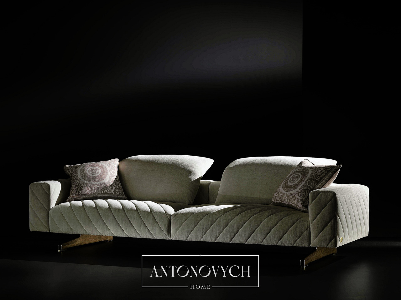 Versace Home Discovery Sofa, view 4