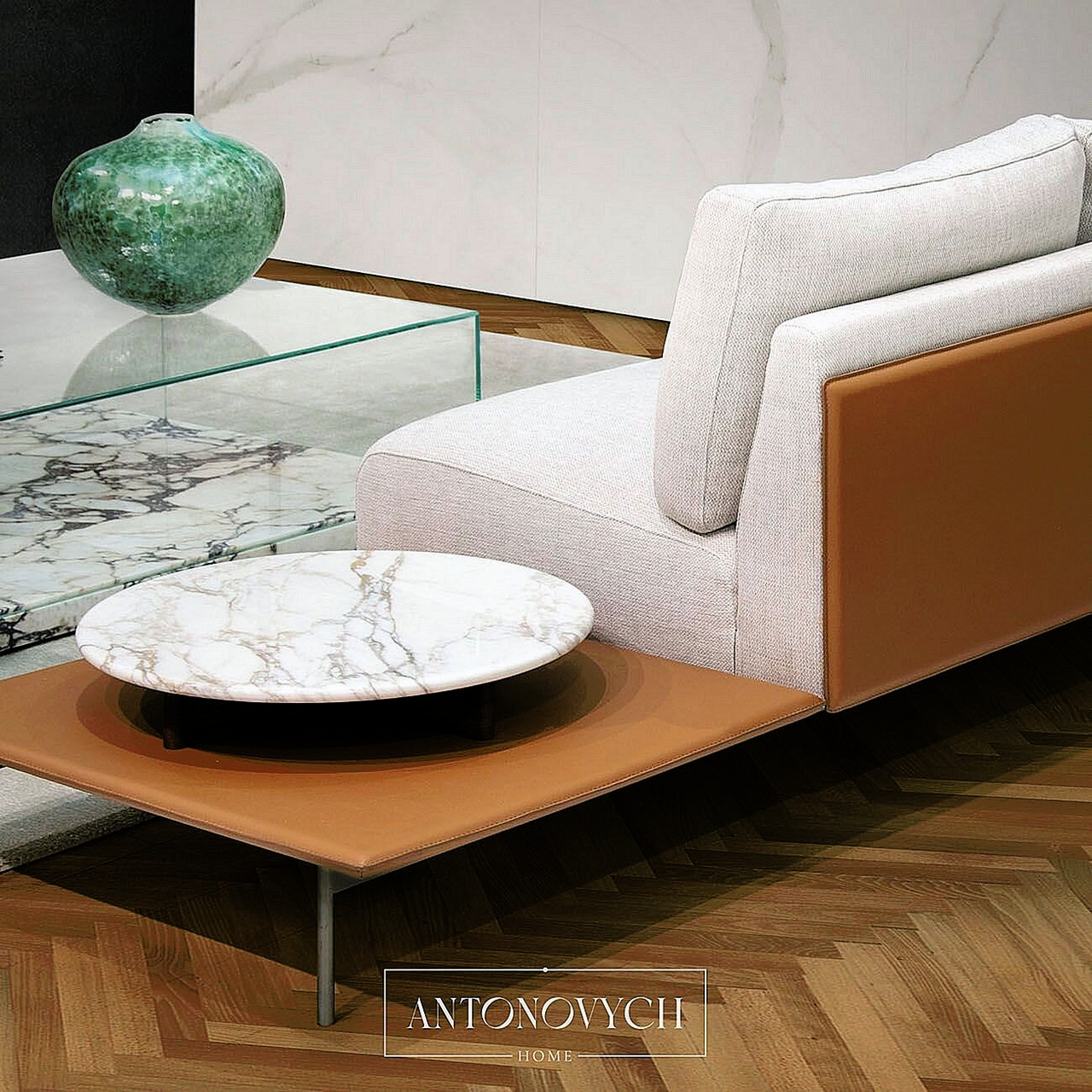 Aston Martin V215-T Upholstered Furniture, view 2