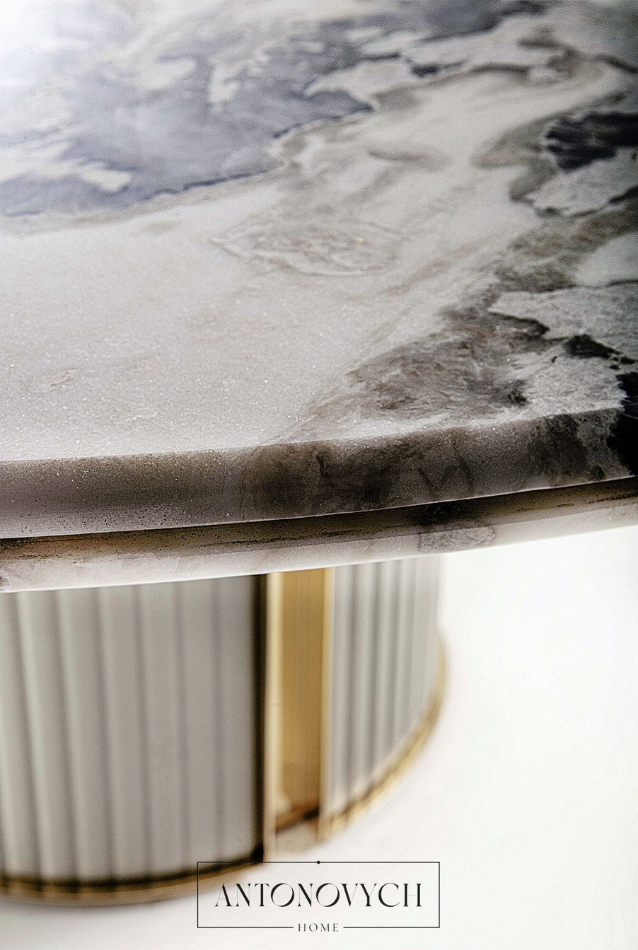 Vittoria Frigerio Corsini Dining Table, view 2