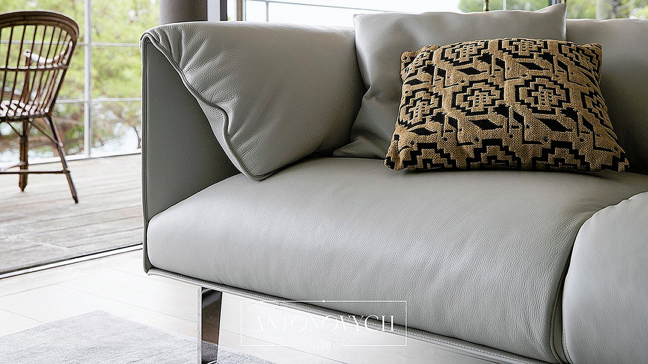 Poltrona Frau John-John Sofa, view 4