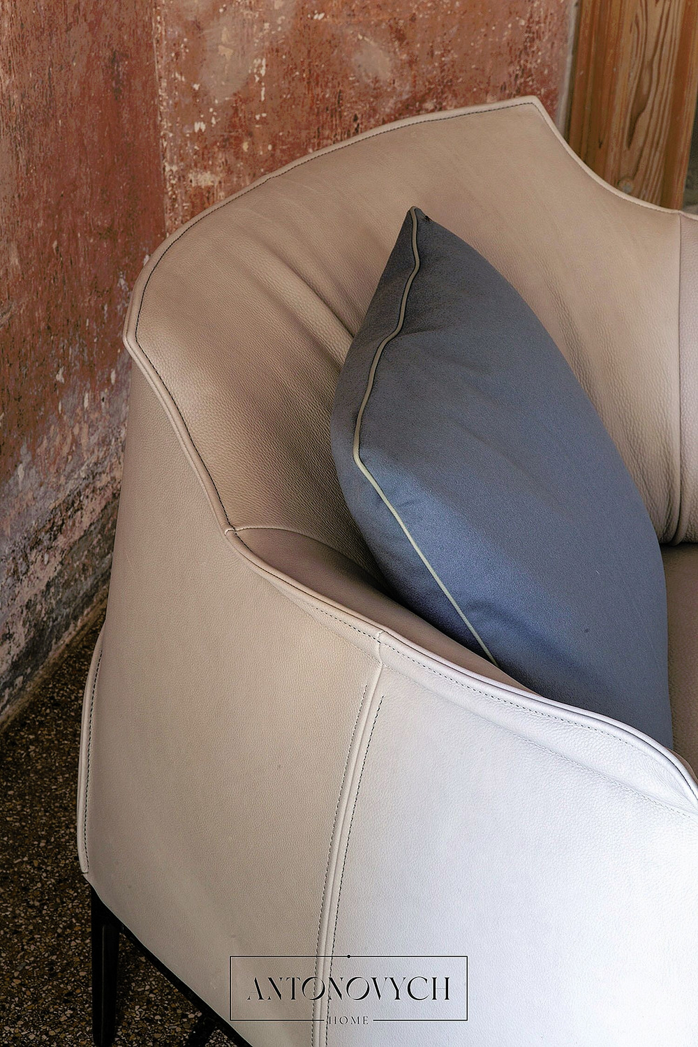 Poltrona Frau Archibald Armchair, view 10