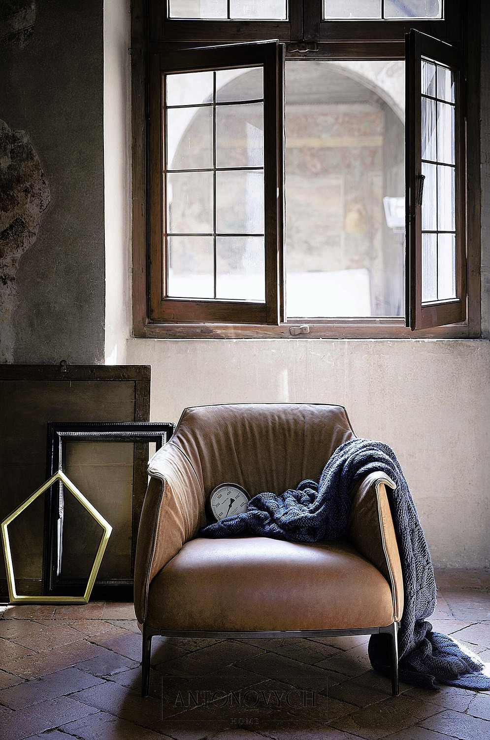 Poltrona Frau Archibald Armchair, view 17